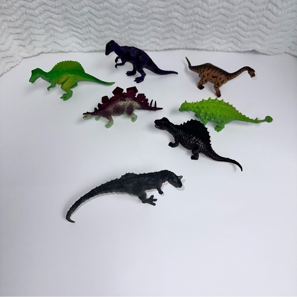 Lot of 7 Plastic Realistic Looking Dinosaur Figures Toys